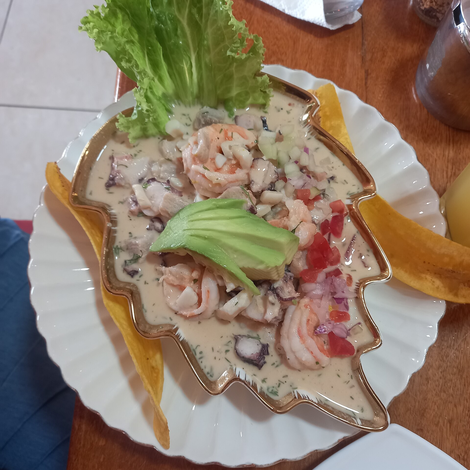 Ceviche de pescado y camarón
