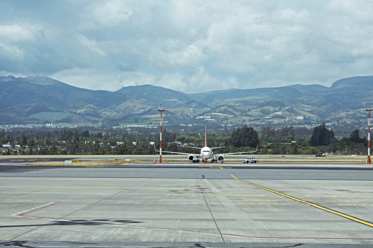Avión en el aeropuerto Mariscal Sucre